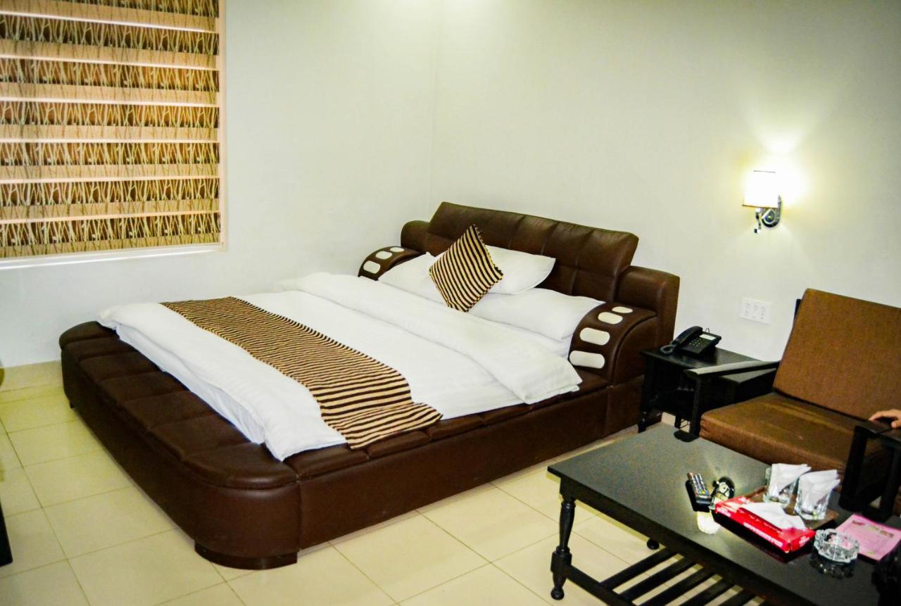 Hotel Akbar International Равалпинди Екстериор снимка